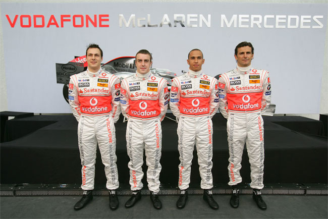Mclaren sürücüleri. Soldan sağa: Gary Paffet, Fernando Alonso, Lewis Hamilton, Pedro De la Rosa