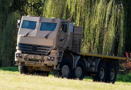 The Canadian Defence Ministry has ordered 82 MercedesBenz Actros transport