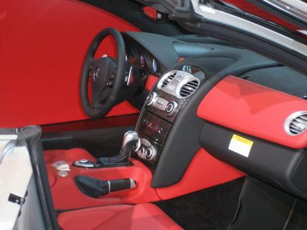 slr-mcclaren-roadster-interior.jpg