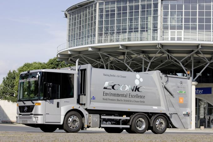 mercedes benz trucks green commercial vehicles iaa 540x359 Daimler AG to