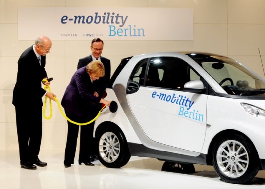 daimler smart fortwo electric vehicle berlin RWE