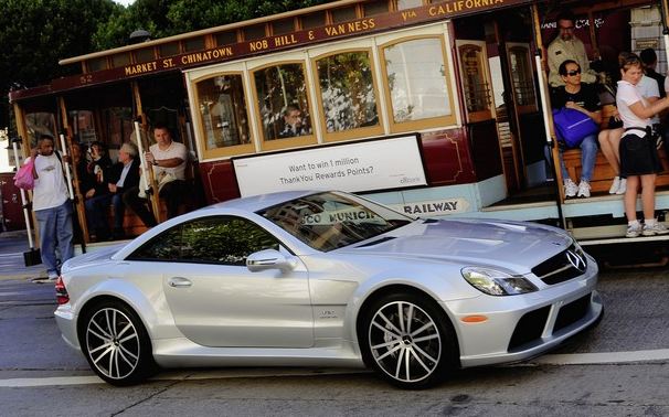 Wide, solid and low – that is the new Mercedes-Benz SL 65 AMG Black Series.