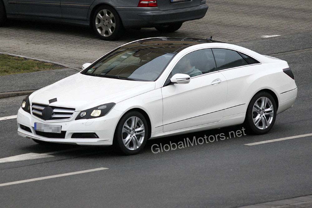 mercedes benz e class coupe spy shots 540x360 Mercedes Benz E Class Coupe