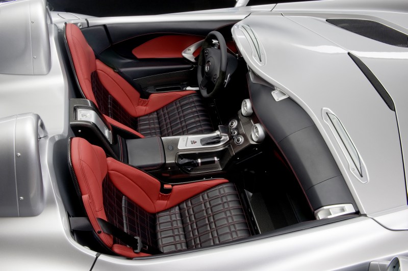 mercedes benz slr roadster stirling moss interior 2 540x359 New pictures of