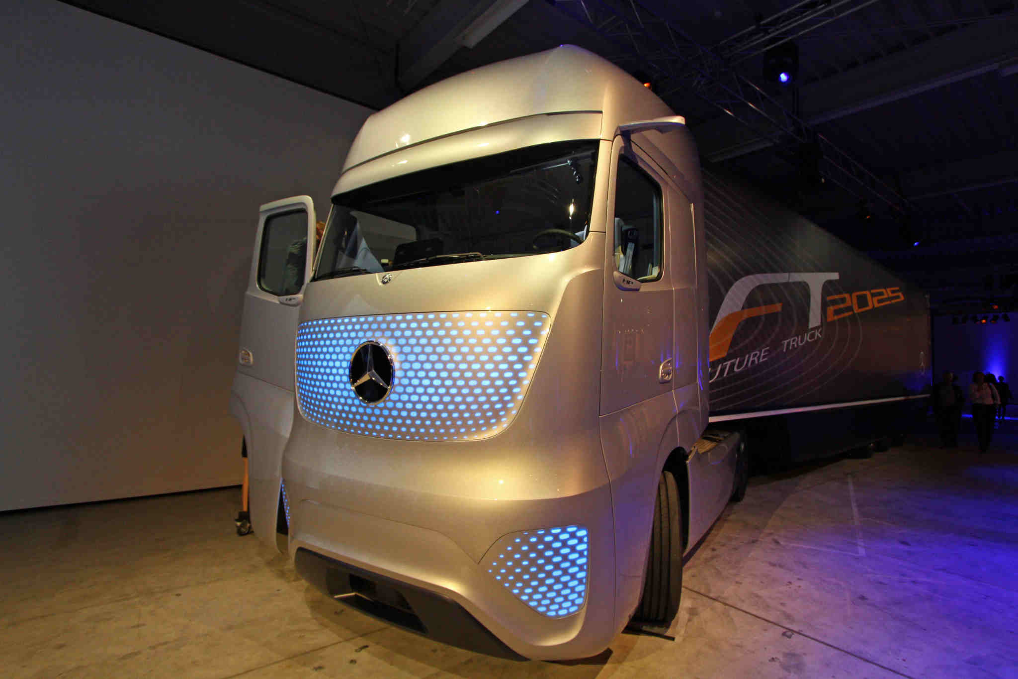 MercedesBenz Future Truck 2025 Makes Its Debut at the IAA