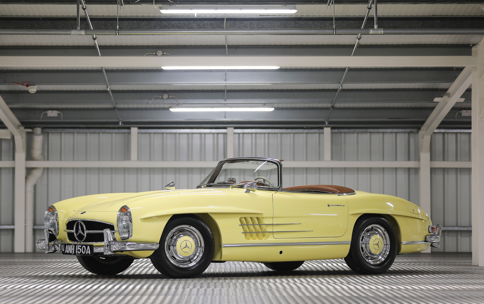 1963 Mercedes-benz 300 Sl Roadster Sold For Over $1m - Benzinsider