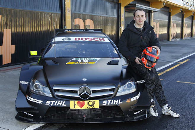 Kubica Test-Drives DTM Mercedes-Benz AMG C-Coupé