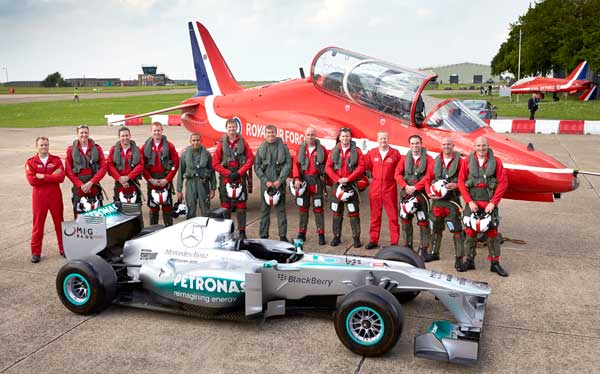 Lewis-Hamilton-with-Royal-Air-Force-Red-Arrows