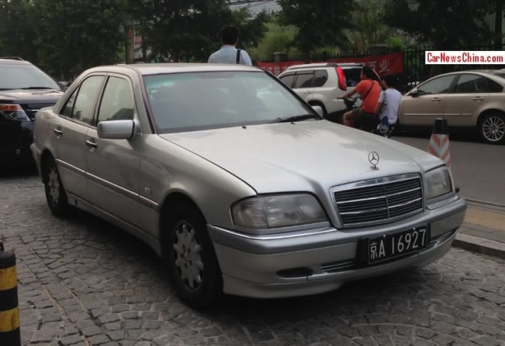 Two Well-Maintained W202 Mercedes C-Class Spotted in China