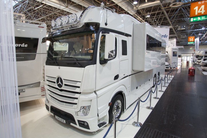 Massive Mercedes-Benz Antos and Actros Turned Into Campers