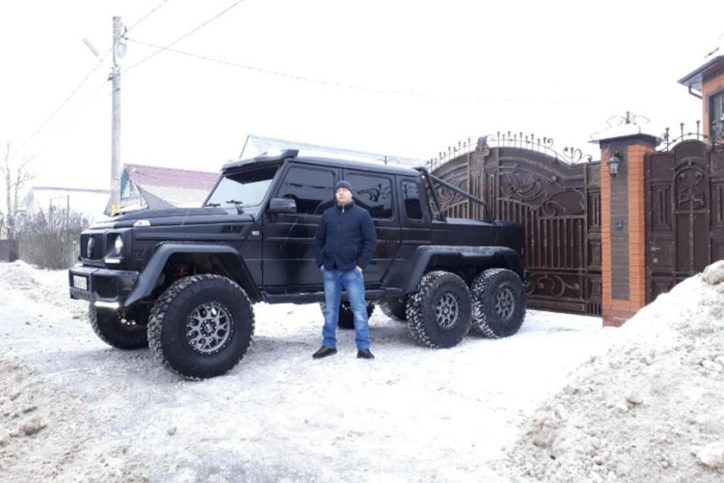 2002 Mercedes-Benz G500 Transformed Into a 6x6 Beast