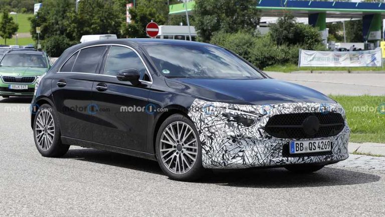 2022 Mercedes-Benz A-Class Spied With Minor Facelift