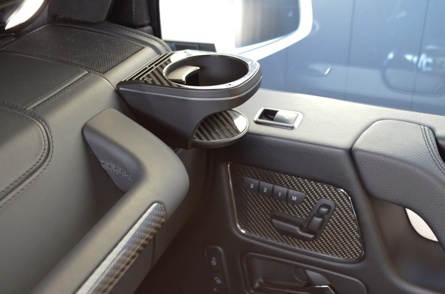 AZUTO: Cup Holder for Mercedes G-Class