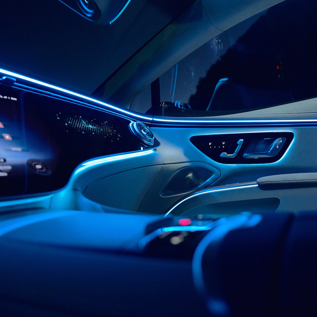 Mercedes Ambient Lighting Takes The Eqs Interior To A Whole New Level 9211