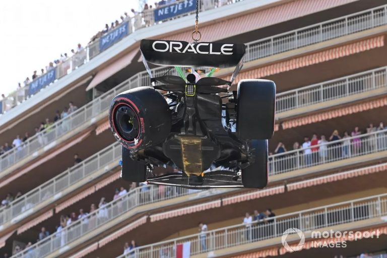 Mercedes F1 Race Car’s Revolutionary Floor Design Exposed