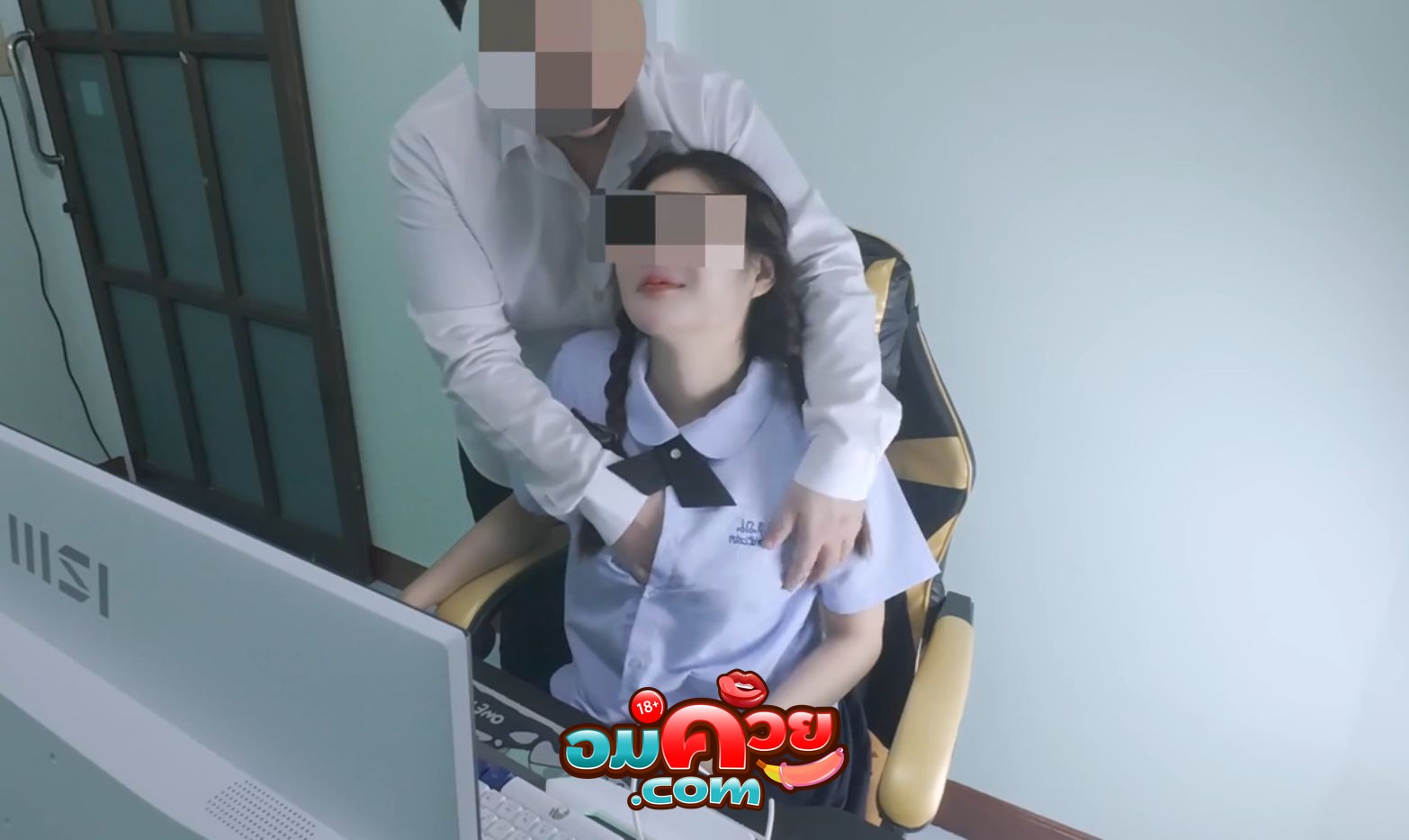 คลิปหลุด NinewThaiCute น้องนินิว นักเรียนสาวไทยโดนรุ่นพี่จับได้ ว่าแอบดูหนังโป๊ จับยกขากระหน่ำบนโต๊ะคอมคาชุด ร้องเสียวลั่น